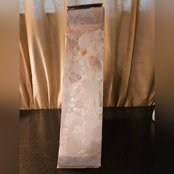 NIB Vintage 1989 Wedding Fantasy Barbie doll - Picture 4 of 5